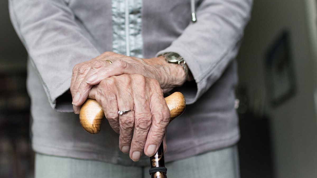 Covid se šíří domovy pro seniory. Více testovat ale nelze, není kapacita
